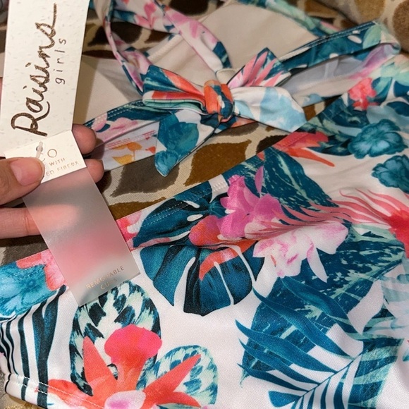 New Raisins Girls - Picture 6 of 8